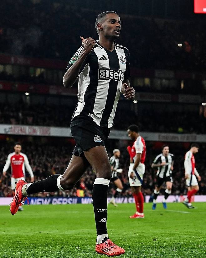 최근 빅클럽의 구애를 받고 있는 뉴캐슬 공격수 이삭. 사진=이삭 SNS