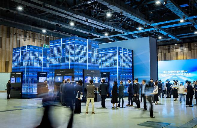 지난 6월 20일 울산 전시 컨벤션센터에 마련된 SK AI 데이터센터 전시관의 모습. SK