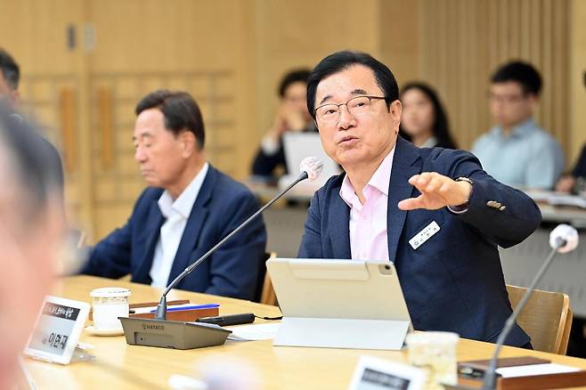 이현재 하남시장이 21일 열린 주간회의에서 K-스타월드 조성사업의 필요성을 강조하고 있다. 하남시 제공