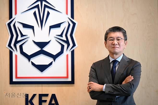 정몽규 대한축구협회장이 최근 서울 종로구 축구회관에서 서울신문과 만나 한국 축구 재도약을 위한 청사진으로 대한민국 축구종합센터 완공과 K리그 1~7부 승강제 완성 등을 제시했다. 홍윤기 기자