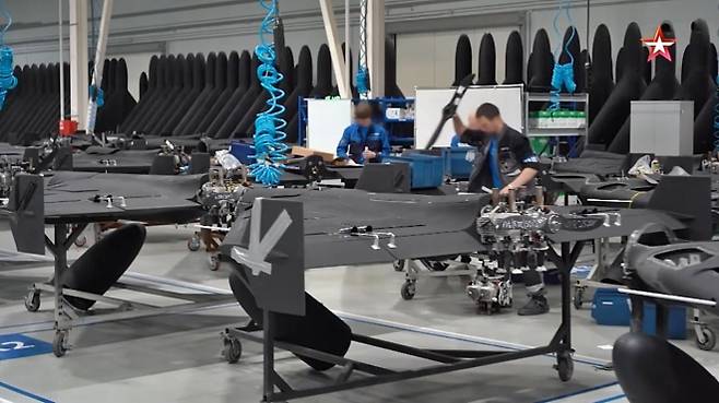 러시아 유력 군사전문채널이 입수해 20일(현지시간) 공개한 알라부가 경제특구 내 게란-2 생산 공장 내부. 2025.7.20 텔레그램