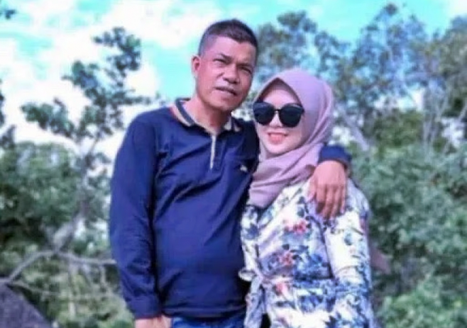 19살이던 2020년 38살 연상의 남편과 결혼한 인도네시아 방카섬 출신의 레나타 파디아(24)는 자신이 9살이던 2009년 지금 남편의 두 번째 결혼식에 하객으로 참석했던 사실을 뒤늦게 알았다고 밝혔다. 인스타그램