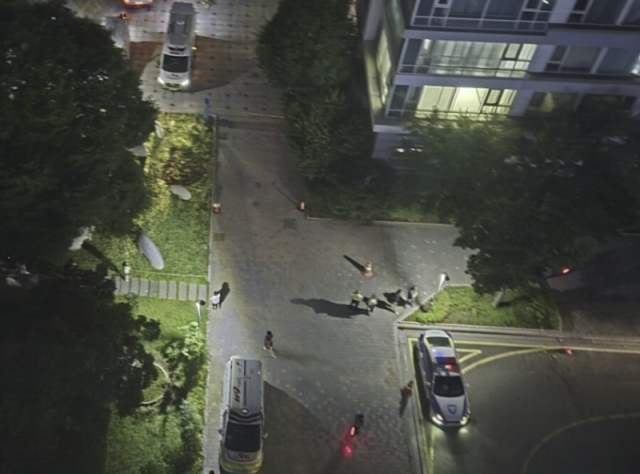 총기 사건 현장에 출동한 경찰과 소방 당국. 연합뉴스