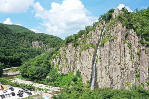 여름철 피서지로 인기사 많은 청송 얼음골 일대 모습