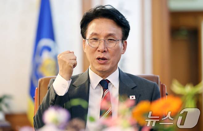 김민석 국무총리가 21일 서울 종로구 정부서울청사 집무실에서 뉴스1과 인터뷰를 갖고 있다. 2025.7.21/뉴스1 ⓒ News1 임세영 기자