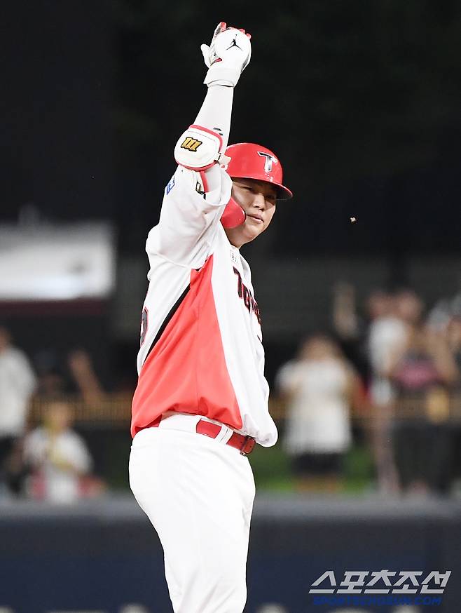 22일 광주 기아 챔피언스필드에서 열린 LG-KIA전. 8회말 1사 만루 대타 한준수가 2타점 적시타를 친 후 환호하고 있다. 광주=정재근 기자 cjg@sportschosun.com/2025.7.22/