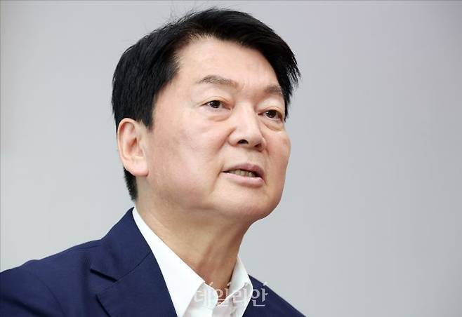 국민의힘 당대표 출마를 선언한 안철수 국민의힘 의원이 지난 21일 오후 의원회관에서 데일리안과 인터뷰를 하고 있다. ⓒ데일리안 홍금표 기자