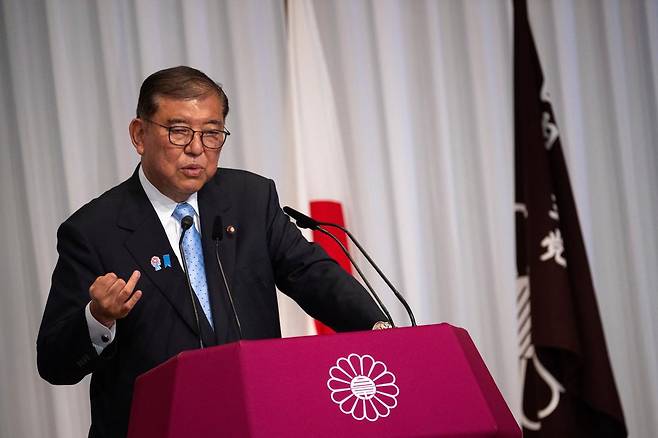 이시바 시게루 일본 총리가 21일 일본 도쿄 자민당 본부에서 기자회견하고 있다. 이시바 총리는 “선거 결과에 책임을 절감하면서도, 제1당으로서 국가와 국민에 대한 책임을 다해야 한다”라며 총리직을 이어갈 뜻을 밝혔다. 2025.07.21. 도쿄=AP/뉴시스