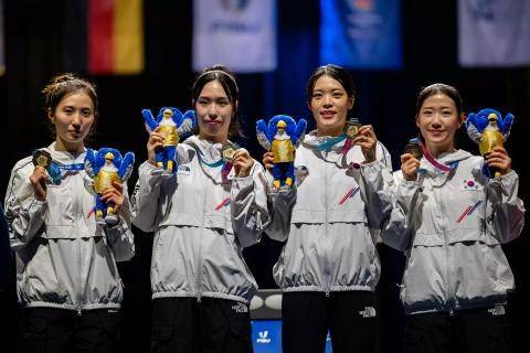 U대회 여자 플뢰레 단체전에서 우승한 모별이(왼쪽부터) 김호연, 박지희, 심소은. 사진=대한펜싱협회