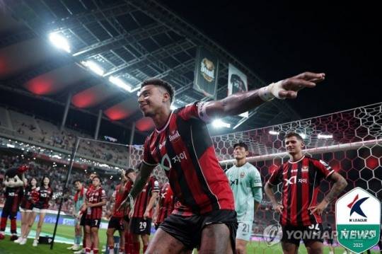 승리 세리머니하는 린가드 / 사진=한국프로축구연맹 제공. 연합뉴스