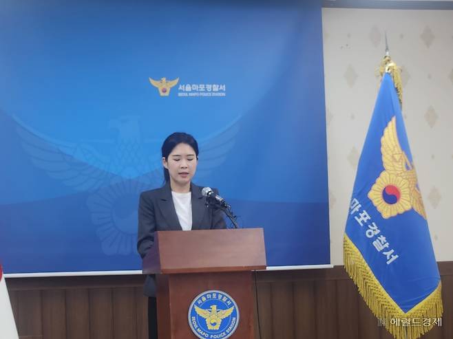 이아람 서울 마포경찰서 수사1과장이 22일 마포경찰서에서 진행된 검거브리핑에서 사건을 설명하고 있다. 이영기 기자.