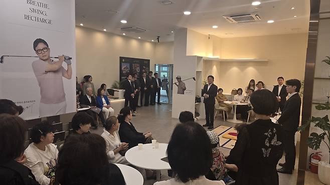 크루지아나그룹은 7일 골프와 파크골프, 신축 리조트, 태국 정통웰니스, 수상레저, 문화투어가 결합한 크루지아나 고품격 복합 리조트 홍보관을 개관했다.