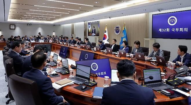 이재명 대통령이 22일 서울 용산 대통령실 청사에서 열린 국무회의를 주재하고 있다. 연합뉴스