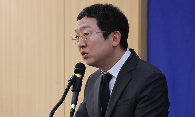 정민영 채해병 특검보가 서울 서초구 순직해병특검팀 브리핑룸에서 관련 브리핑을 하고 있다. 연합뉴스