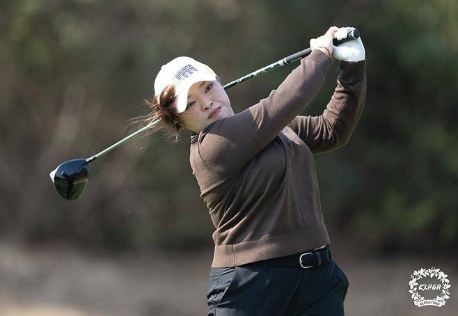 최정상에서 바닥으로 추락했지만, 여전히 희망을 잃지 않고 특유의 씩씩함을 유지하고 있는 장하나. 그는 “잔여 시즌에는 매 대회 컷 통과를 목표로 하겠다”며 “지켜봐달라”고 했다. 사진제공 | KLPGA