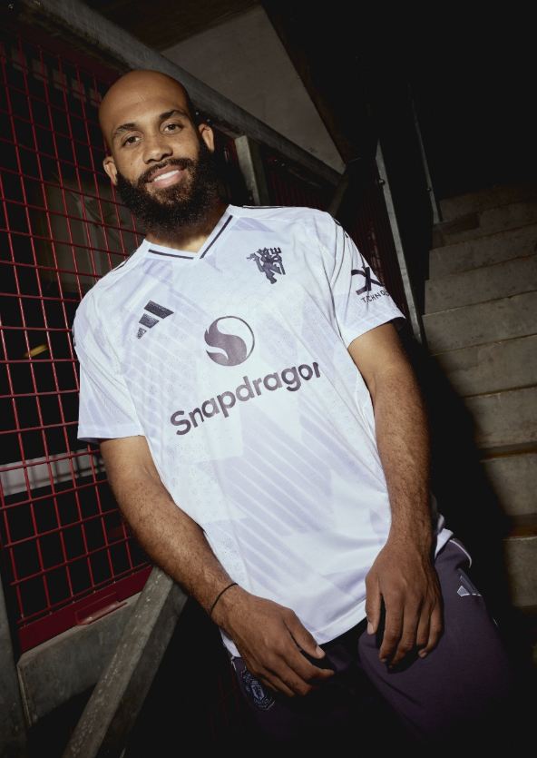 음뵈모. 맨유 SNS 캡처