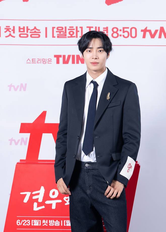 배우 추영우가 17일 온라인으로 진행된 tvN 월화드라마 '견우와 선녀' 제작발표회에 참석해 포즈를 취하고 있다. 죽을 운명을 가진 소년과 이를 막으려는 MZ무당 소녀, 열여덟 청춘들의 거침없는 첫사랑 구원 로맨스 '견우와 선녀'는 오는 23일 첫 방송된다. /사진제공=tvN 2025.06.17 /사진=이동훈 photoguy@