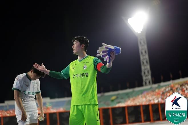 대전 선수들이 강원전에서 무승부를 거둔 뒤 아쉬워하고 있다. 사진 | 한국프로축구연맹