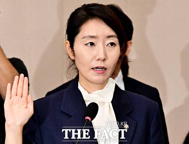 강선우 여성가족부 장관 후보자가 성균관대 겸임교수 시절 5주 동안 결강 하고 음성 녹음 파일을 틀고 '대체 수업'이라며 강의를 대신하는 등의 교육자답지 못한 태도를 보였다는 의혹이 제기되고 있다. /배정한 기자