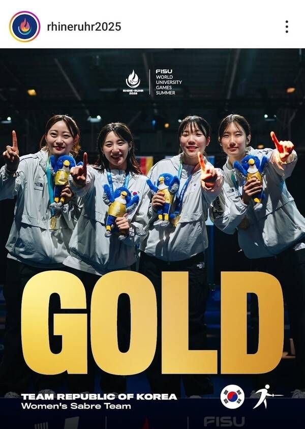 여자 사브르 단체전에서 우승한 최세빈(왼쪽부터), 김정미, 전하영, 선은비. 라인-루르 하계 세계대학경기대회 인스타그램