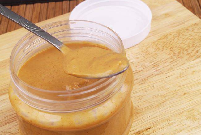 잠자기 두 시간 전, 땅콩버터를 한 큰술 먹으면 숙면에 도움이 될 수 있다고 미국 전문의가 밝혔다. /사진=게티이미지뱅크