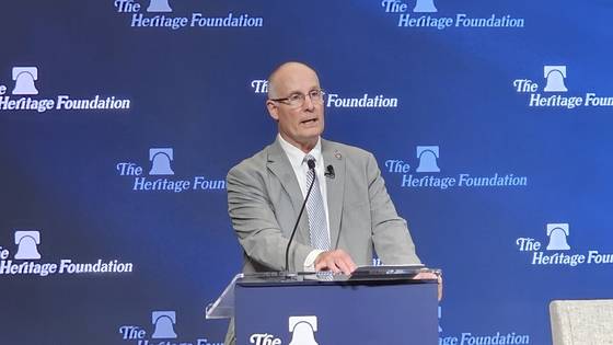 22일(현지시간) 미국 워싱턴 DC 싱크탱크 헤리티지재단에서 열린 ‘이병철 강의’(B.C. Lee Lecture) 행사에서 미 연방 하원 ‘미국과 중국공산당 간 전략적 경쟁에 관한 특별위원회’ 위원장인 존 물레나르 공화당 의원(미시간)이 연설하고 있다. 워싱턴=김형구 특파원