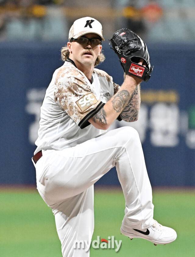 25일 오후 서울 고척동 고척스카이돔에서 진행된 '2025 프로야구 KBO리그' 키움히어로즈와 KIA타이거즈의 경기. 키움 웰스가 선발등판해 역투하고 있다./마이데일리