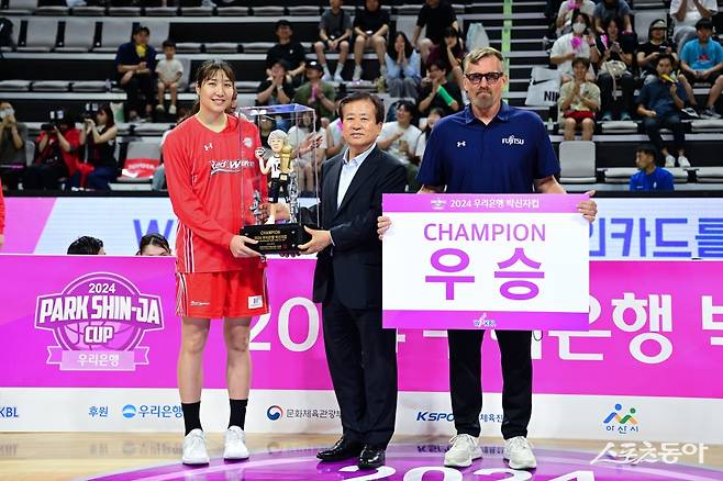 지난해 박신자컵에서 우승을 차지한 후지쯔. 사진제공|WKBL