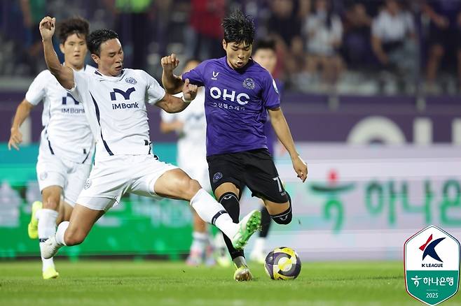 22일 안양종합운동장에서 열린 대구FC와 FC안양의 경기 모습. /사진=한국프로축구연맹 제공