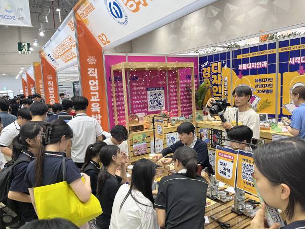 전공 체험 키트를 활용한 실습 부스운영 모습