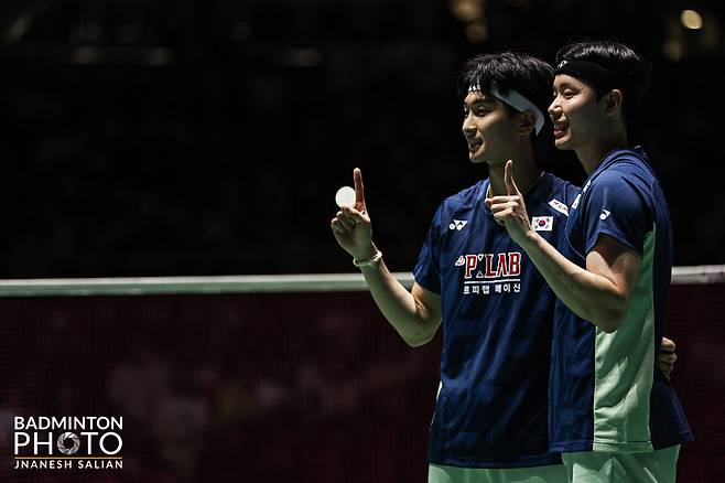 재결합 7개월 만에 남자복식 세계랭킹 1위에 오른 서승재(오른쪽)-김원호조가 '슈퍼 슬램'에 도전한다. (대한배드민턴협회 제공)