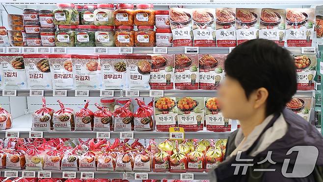 지난해 11월 서울의 한 대형마트에 포장김치가 진열돼 있다.. 2024.11.11/뉴스1 ⓒ News1 김진환 기자