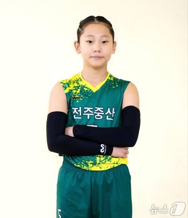 최근 12세 이하(U-12) 한국 유소년 배구 국가대표로 선정된 전주 중산초 김효담 선수.(전북체육회 제공)/뉴스1