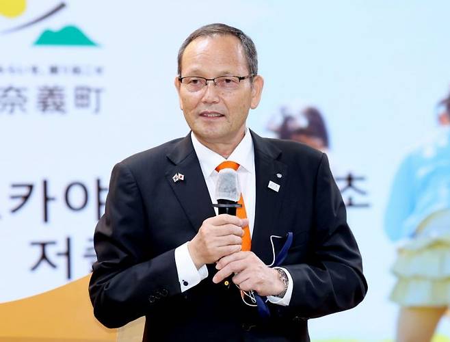 저출생을 극복한 일본 오카아먀현 나기초장이 경북도청에서 특강을 하고 있다.