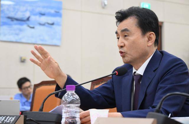 안규백 국방부 장관 후보자가 15일 국회 인사청문회에서 질의에 답하고 있다. 그는 '북한이 주적이냐'는 질문에 "북한 정권과 북한군은 우리의 적"이라고 말했다. 현 국방백서에 명시된 가장 정확한 표현이다. 고영권 기자