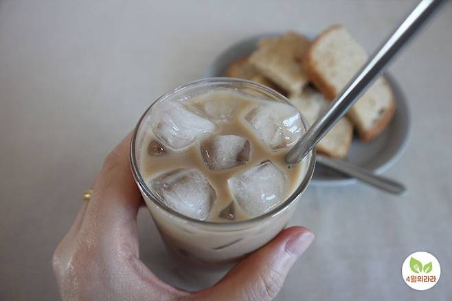 오트라떼 한 잔