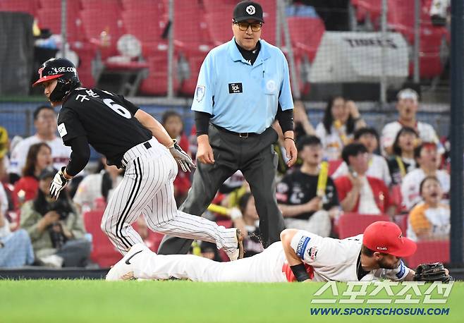 23일 광주 기아 챔피언스필드에서 열린 LG-KIA전. 6회초 1사 3루 문성주 타석. 김태군 포수의 3루 견제구가 빠지자 구본혁이 홈으로 달리고 있다. 광주=정재근 기자 cjg@sportschosun.com/2025.7.23/