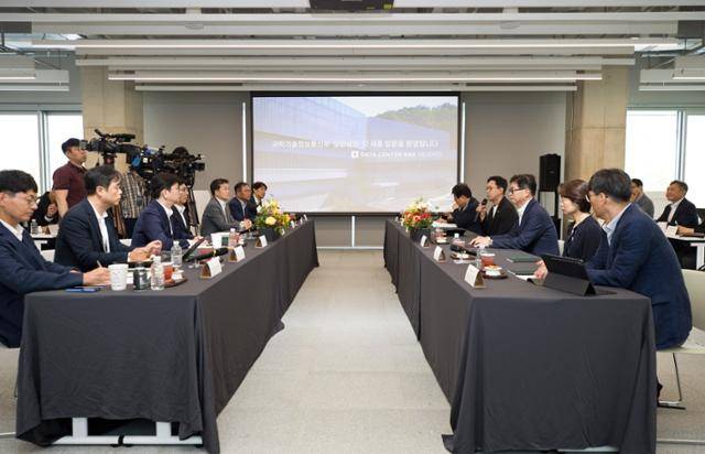 배경훈 과학기술정보통신부 장관이 24일 세종 네이버 '각 세종' AI데이터센터에서 열린 현장간담회에서 발언하고 있다. 과학기술정보통신부 제공