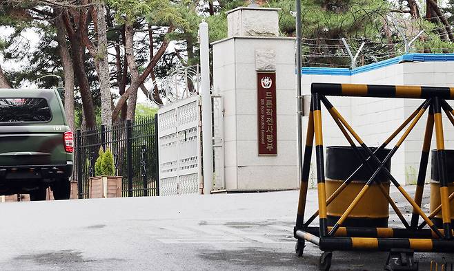 경기 포천시 드론작전사령부 정문으로 군용차량이 들어가고 있다. 포천=연합뉴스