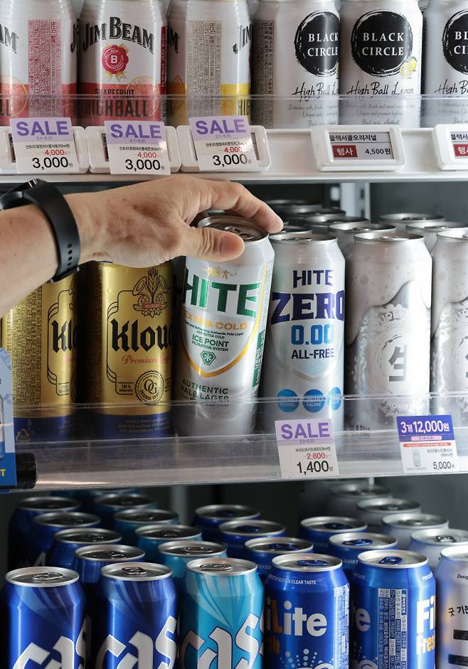 서울시내의 한 편의점에 진열된 맥주 모습. (사진=연합뉴스)