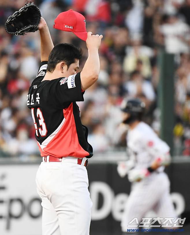 25일 부산 사직구장에서 열린 KIA와 롯데의 경기. 4회말 1사 1루 윤동희에게 투런포를 허용한 김건국이 아쉬워하고 있다. 부산=정재근 기자 cjg@sportschosun.com/2025.7.25/