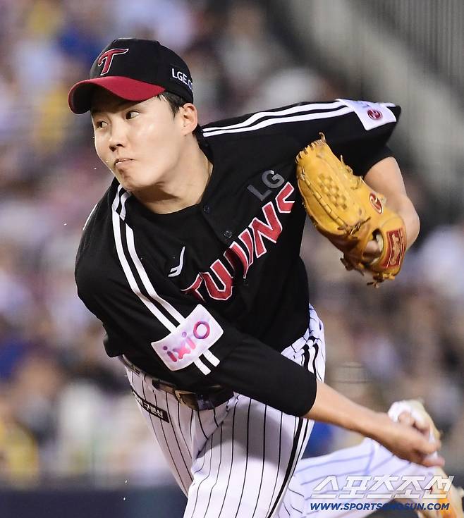 26일 잠실구장에서 열린 두산과 LG의 경기. 선발 투구하고 있는 LG 임찬규. 잠실=송정헌 기자songs@sportschosun.com/2025.07.26/