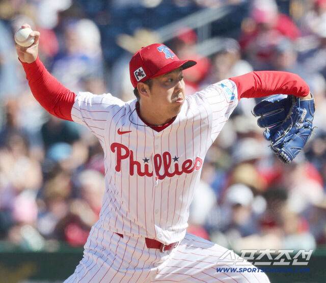 두 차례 센트럴리그 다승왕에 올랐던 아오야기가 마이너리그에서만 머물다가 일본으로 복귀한다. 그는 올해 필라델피아 산하 마이너리그에서 평균자책점 7점대를 기록하고 방출됐다. 로이터연합뉴스