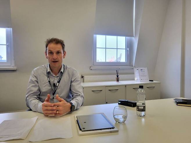 영국항구연합(AB ports) 소속 가레스 러셀 험버지역 사업개발 책임자가 임밍햄에 위치한 사무실에서 인터뷰를 하고 있다. 이현주 기자