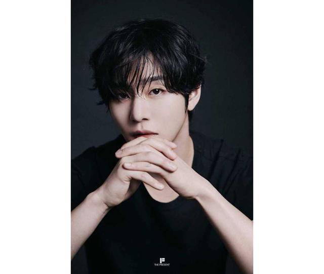 최근 안효섭은 서울 종로구에 위치한 한 카페에서 본지와 만나 영화 '전지적 독자 시점' 관련 이야기를 나눴다. '전지적 독자 시점'은 10년 넘게 연재된 웹소설의 마지막 회가 올라온 날, 그 소설 속 세계가 현실이 돼버리며 벌어지는 이야기를 그린 판타지 액션물이다. 더프레젠트컴퍼니 제공