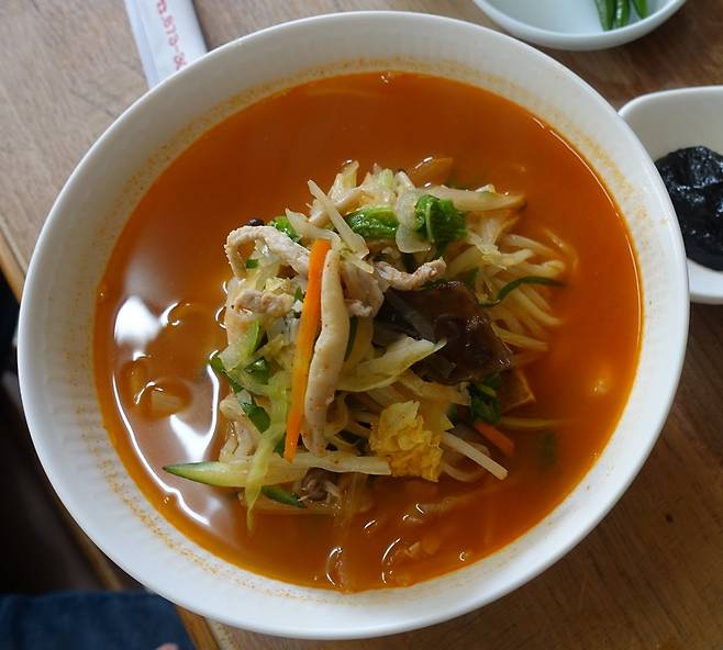 그 식당 짬뽕은 청송 술꾼들이 가장 반기는 해장국 역할을 했다.