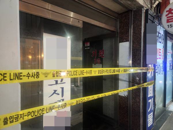 지난 25일 오후 7시 37분께 서울 성북구 길음동에 있는 한 기원에서 칼부림 사건이 발생했다. 사진은 현장 모습. 연합뉴스