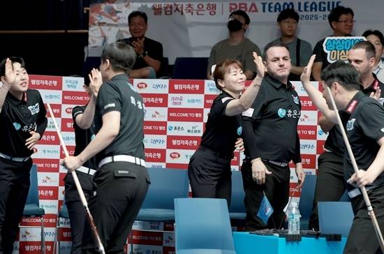 휴온스는 25일 PBA팀리그 1라운드 4일차 경기에서 2승을 거둔 이신영의 활약에 힘입어 크라운해태를 세트스코어 4:2로 물리치고 3연패후 시즌 첫 승을 기록했다. (사진=PBA)