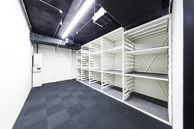 서울옥션이 운영하는 미술품 전문 수장고 ‘장흥 뉴 아트 스토리지’(신관) 내부. 서울옥션