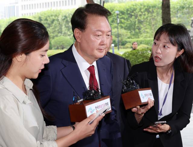 ▲윤석열 전 대통령이 28일 피의자 신분으로 내란특검 조사를 받기 위해 서울 서초구 서울고검 청사로 출석하고 있다. ⓒ연합뉴스